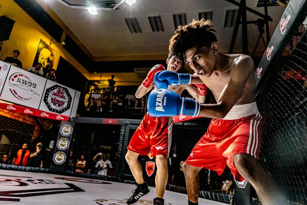 How to adjust the throttle response for better fuel economy in urban UK riding?